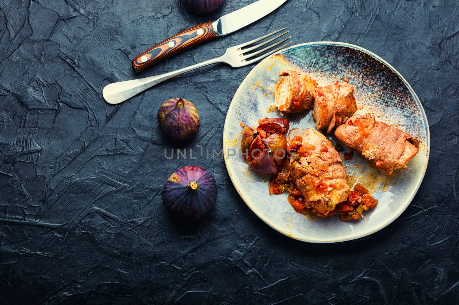 Fragrant meat baked with ripe figs. Autumn popular recipe