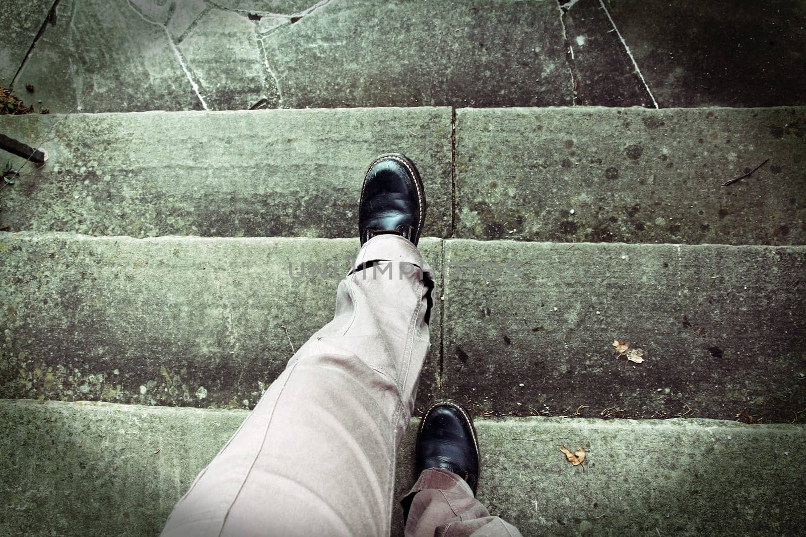 Dizziness when walking up stairs. Acrophobia. Risk of accident while walking stairs