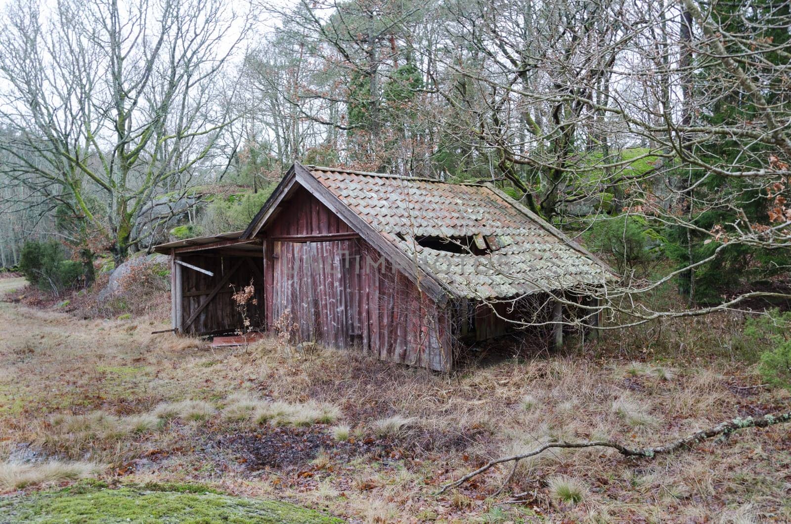 old barn by Balltorp