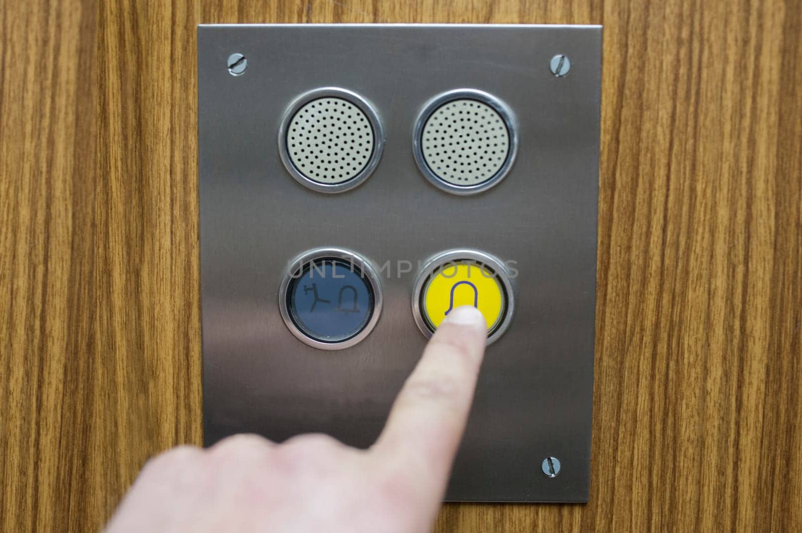 Using the emergency call button in an ool elevator. Obsolete elevator maintenance concept