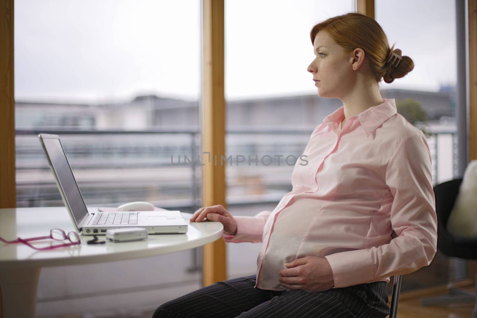 pregnant business woman sitting at her desk