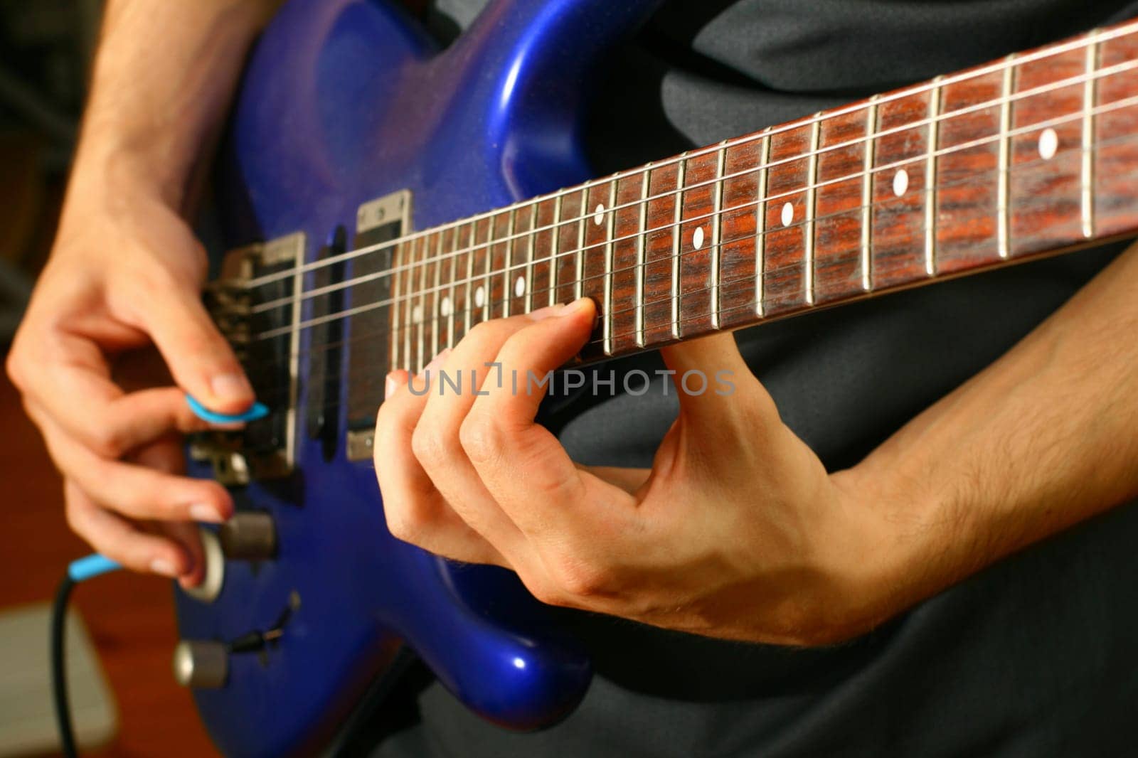 man play solo on blue guitar