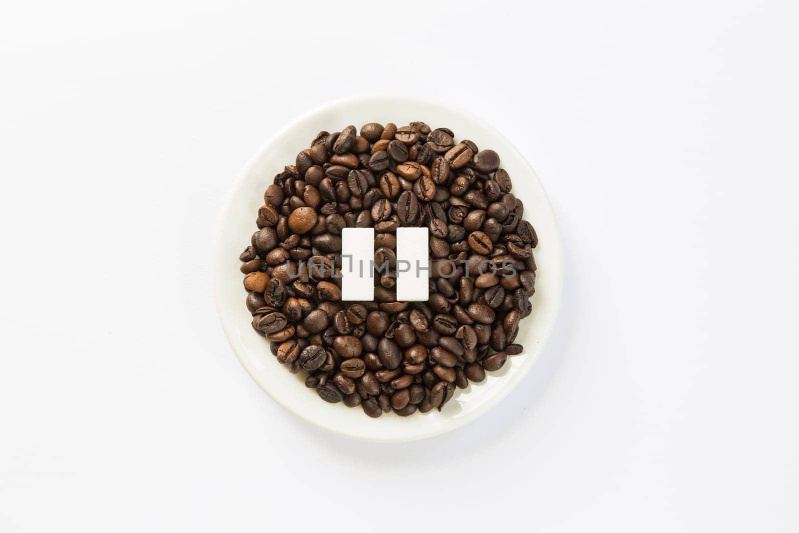Concept of a coffee pause, coffee beans arranged in a circle with sugar cubes.