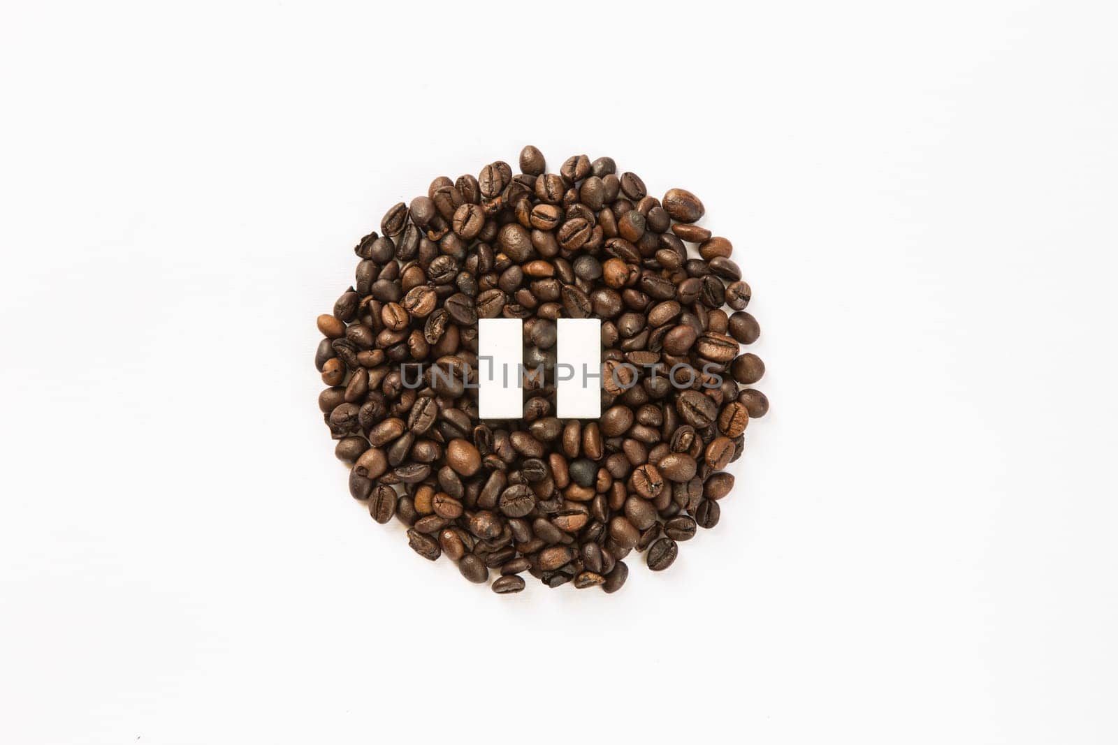 Concept of a coffee pause, coffee beans arranged in a circle with sugar cubes.