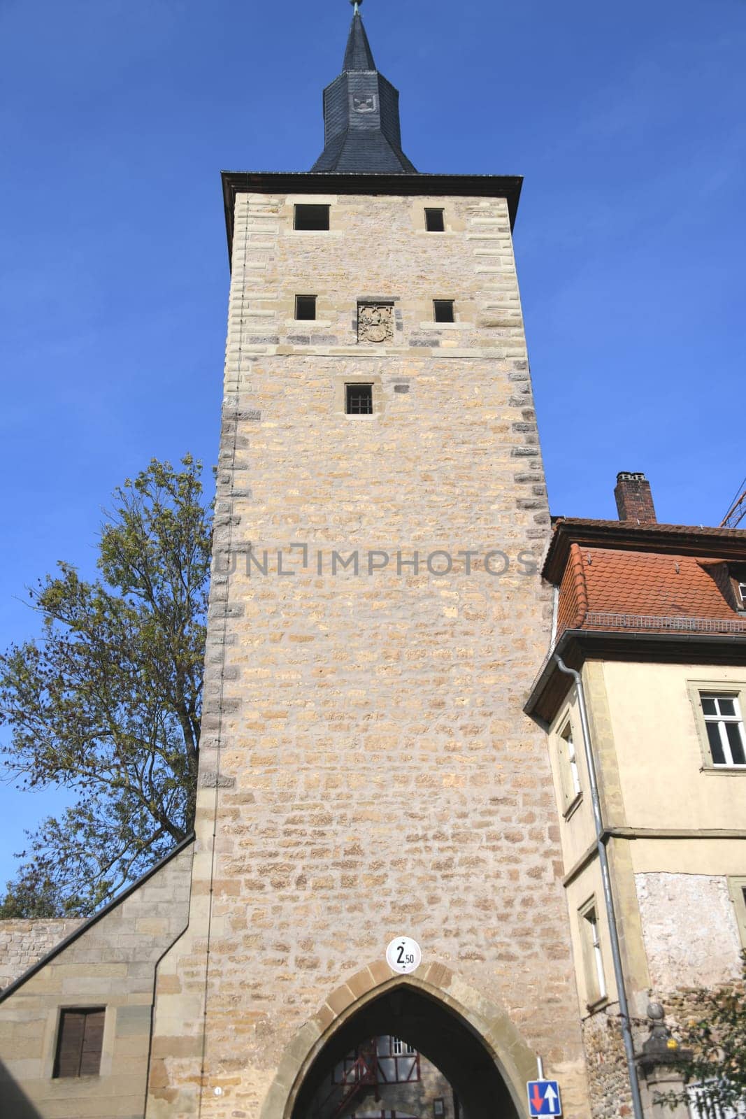 The midday tower is the inner gate tower of the Lower Franconian town of Iphofen. The center tower served as a prison until the 19th century.
