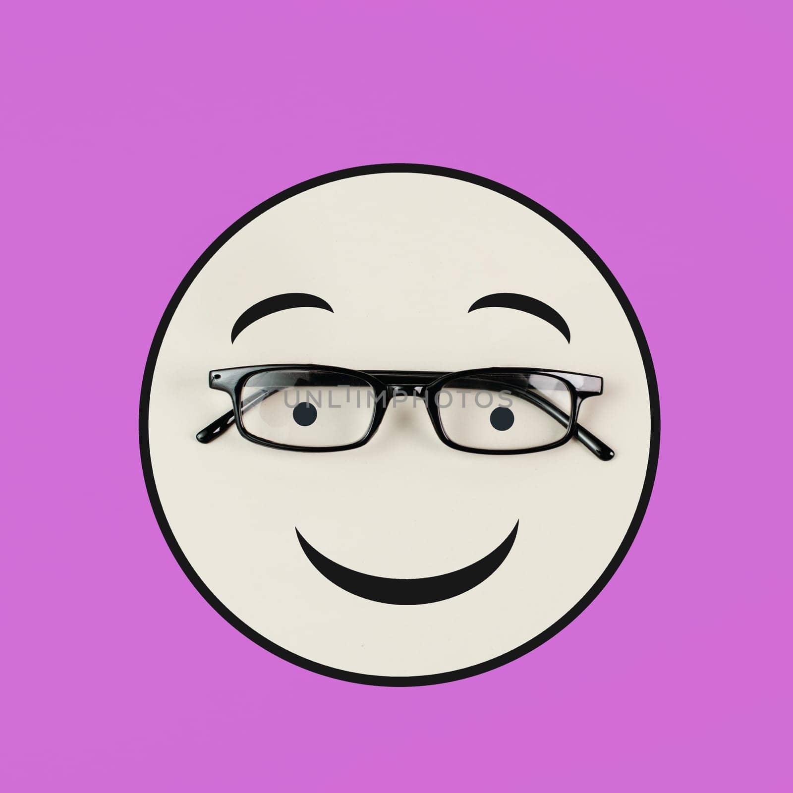 Head with a smiling face and eyeglasses, mental health concept, positive mindset, support and evaluation symbol