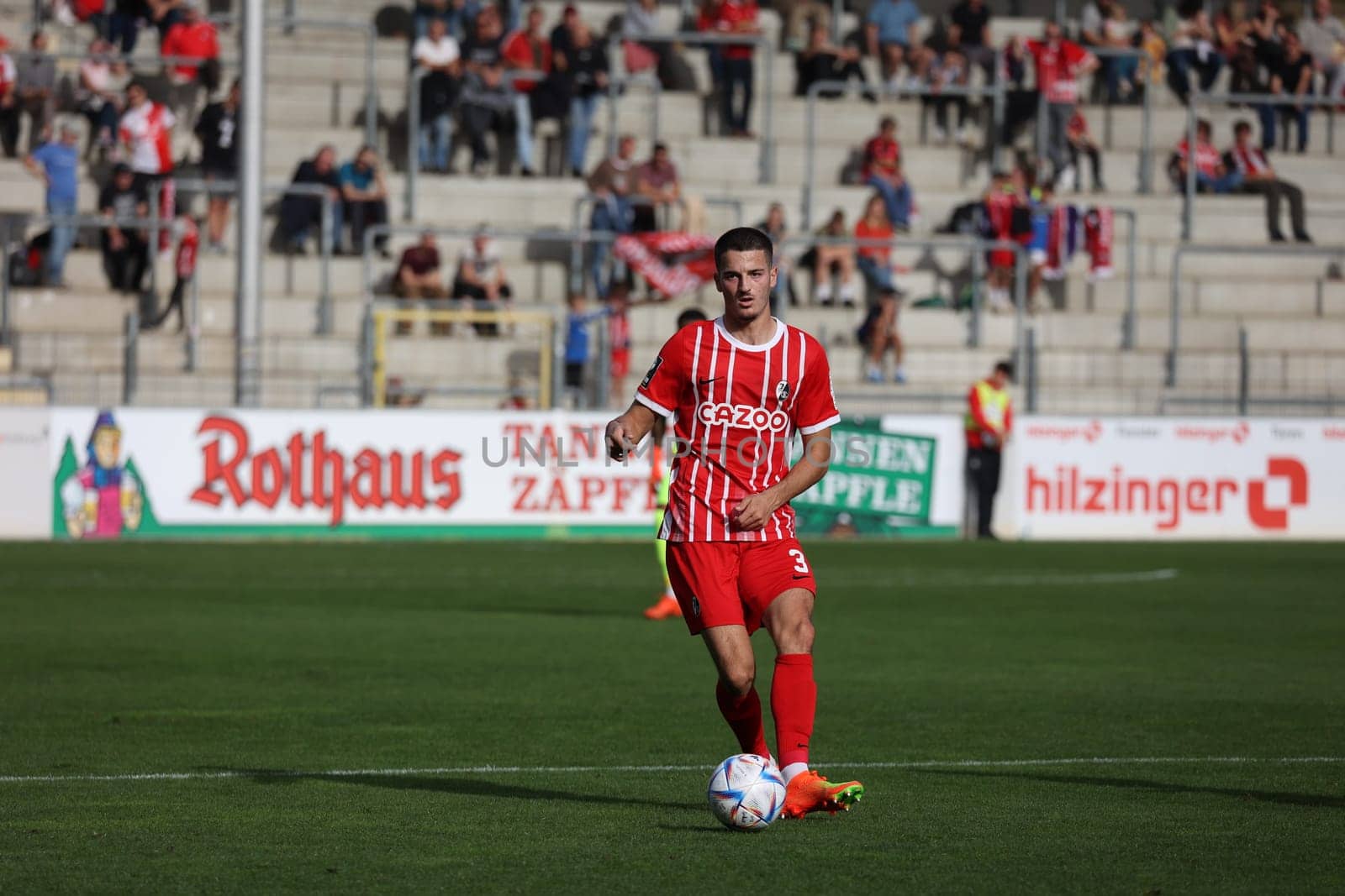 Andi Hoti (SC Freiburg II - U23) at the match of the 3rd FBL: 22-23: 14. DFL REGULATIONS PROHIBIT ANY USE OF PHOTOGRAPHS AS IMAGE SEQUENCES AND/OR QUASI-VIDEONann.. Photo: Joachim Hahne/johapress