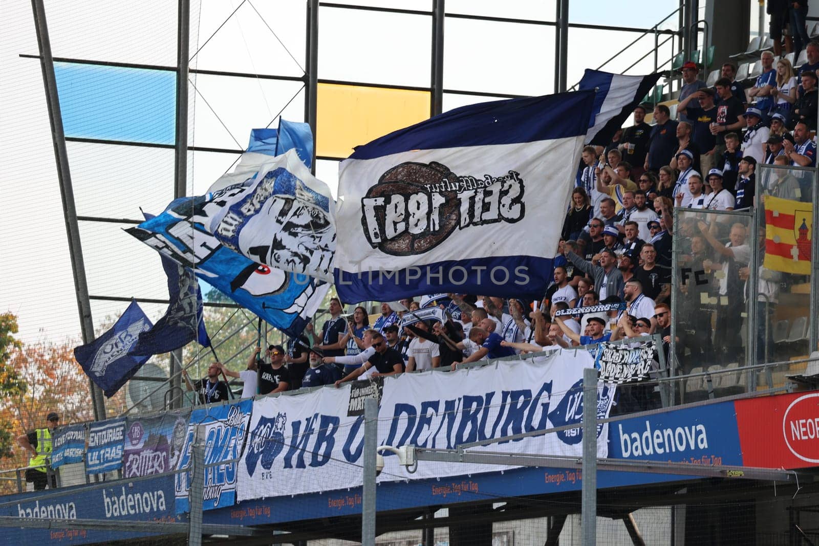 OLdenburger Fanblock at the game of the 3. FBL: 22-23: 14. Sptg. SC Freiburg II vs VfB Oldenburg.. DFL REGULATIONS PROHIBIT ANY USE OF PHOTOGRAPHS AS IMAGE SEQUENCES AND/OR QUASI-VIDEONann.. Photo: Joachim Hahne/johapress