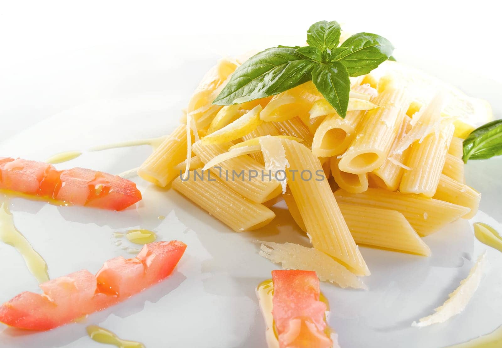 Pasta garnish with lemmon, olive oil and basil