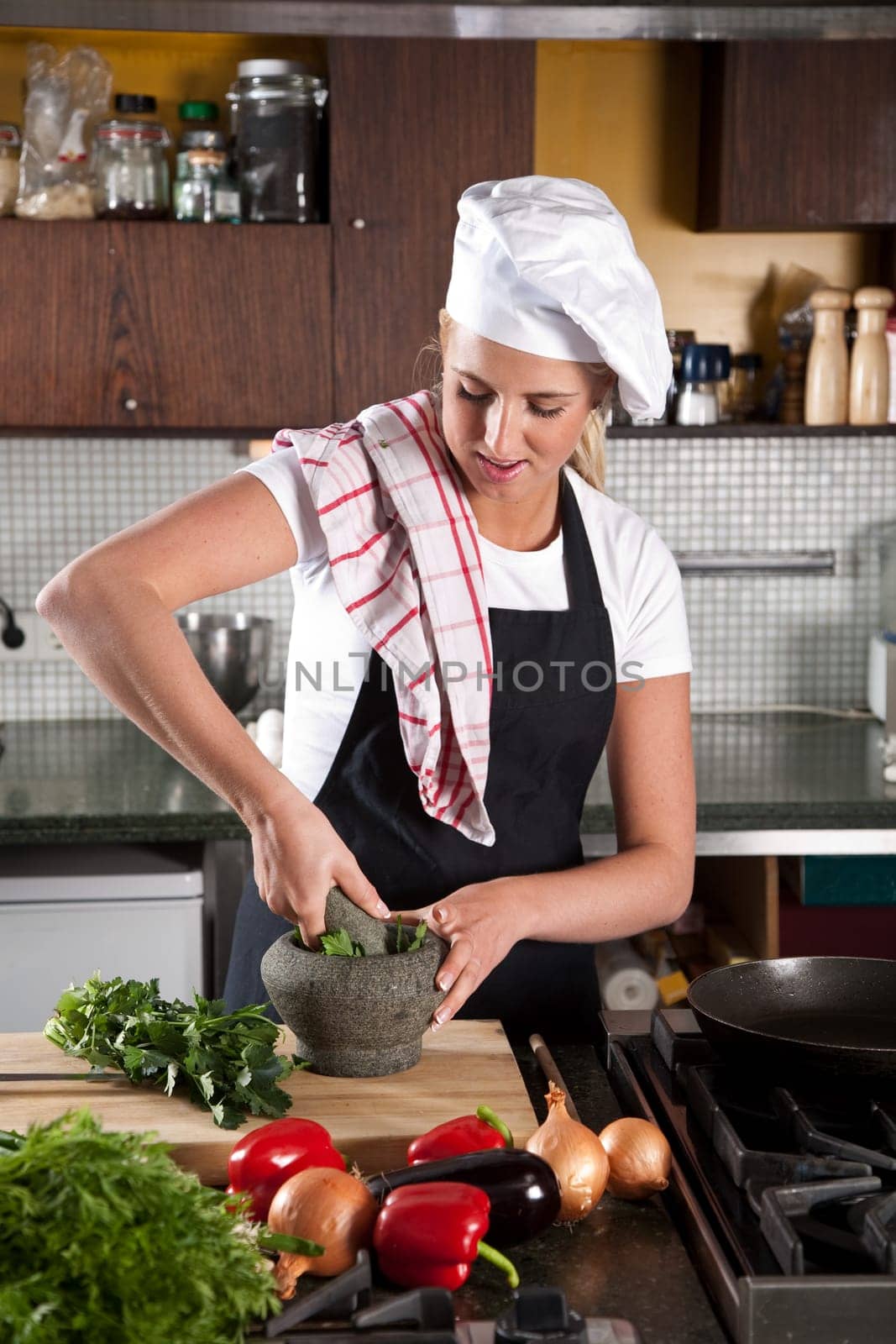 Grinding the parsley in the pestle and mortar