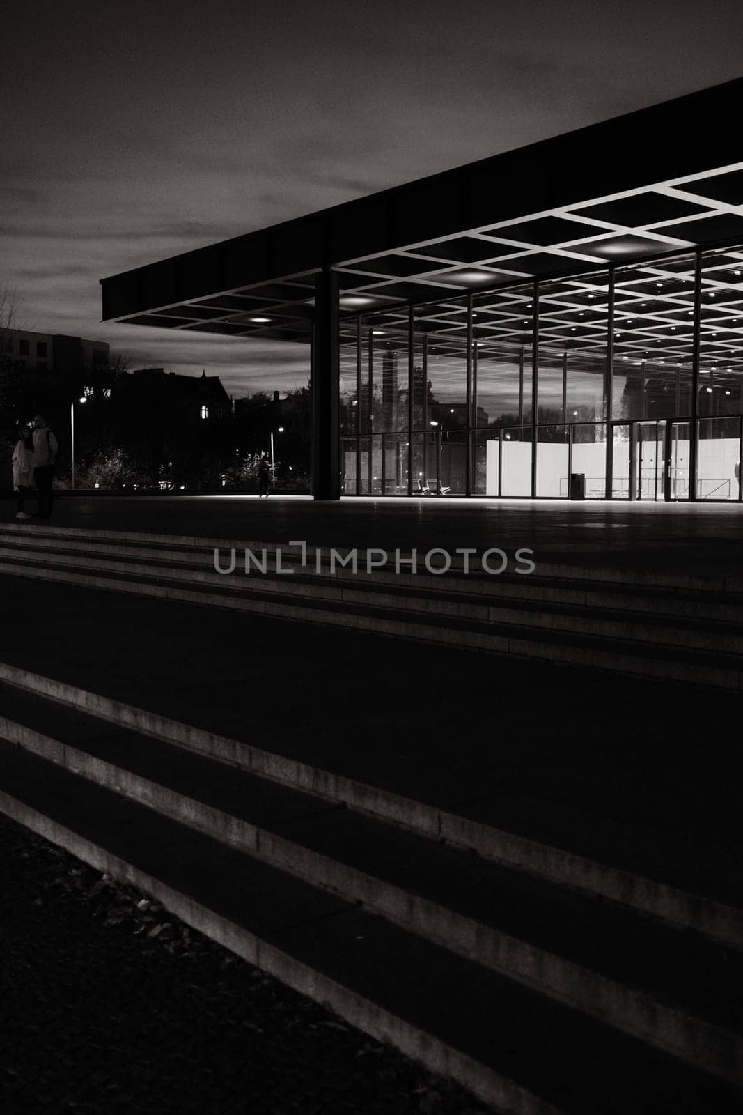 Greyscale shot of the Neue Nationalgalerie museum in Berlin, Germany