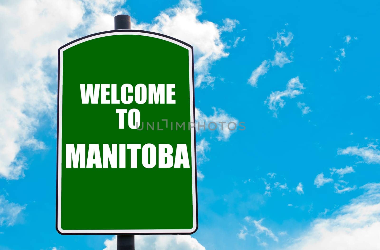 Green road sign with greeting message WELCOME TO ORLANDO isolated over clear blue sky background with available copy space. Travel destination concept  image
