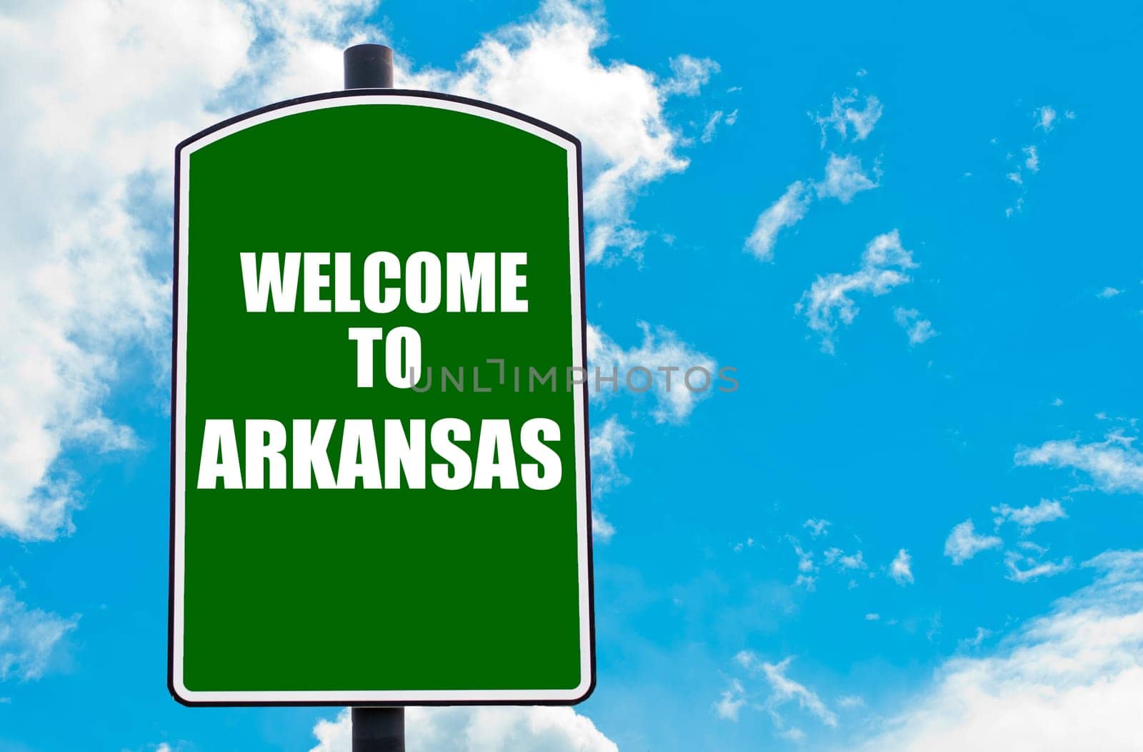 Green road sign with greeting message WELCOME TO ORLANDO isolated over clear blue sky background with available copy space. Travel destination concept  image