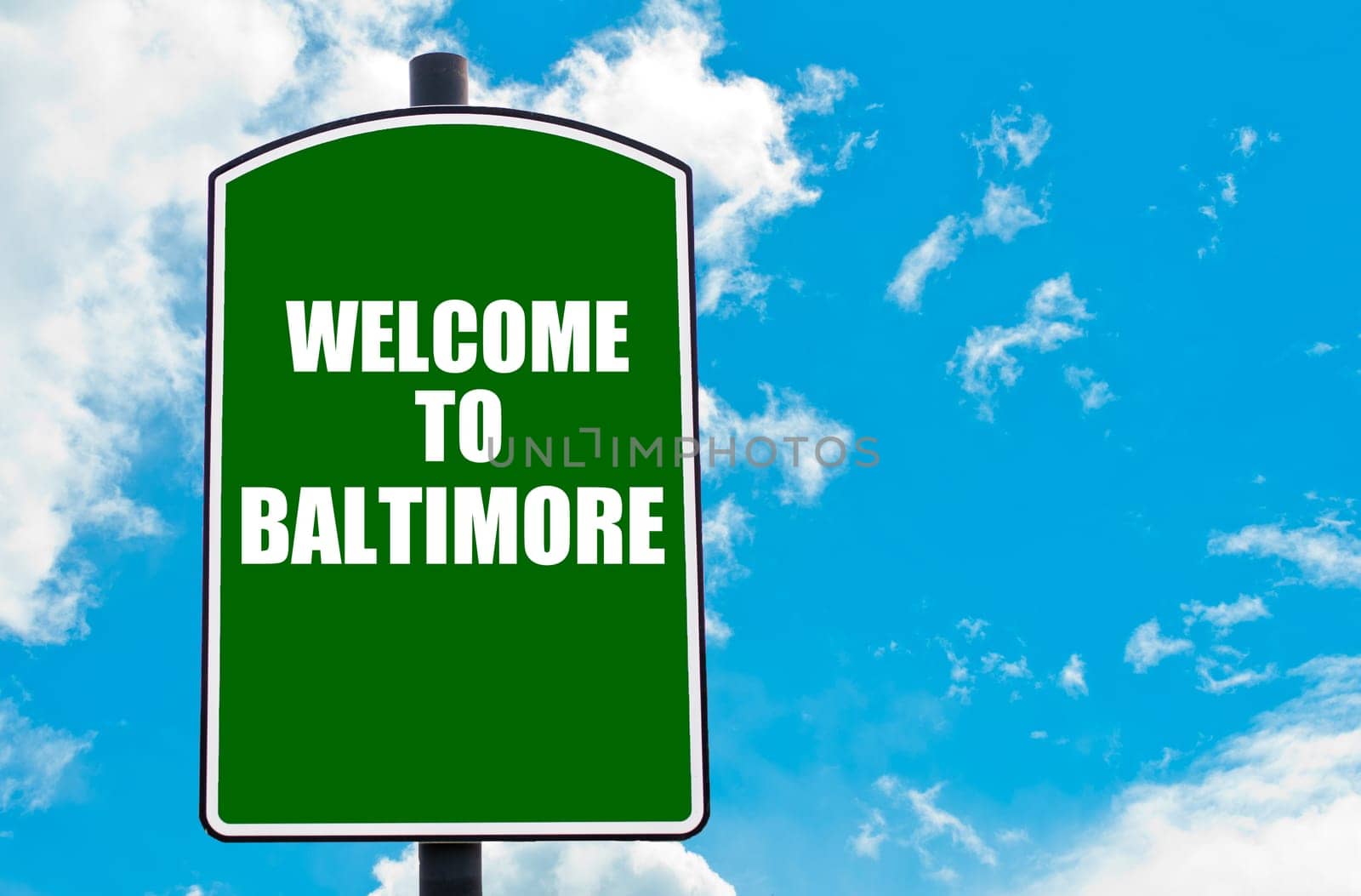 Green road sign with greeting message WELCOME TO ORLANDO isolated over clear blue sky background with available copy space. Travel destination concept  image