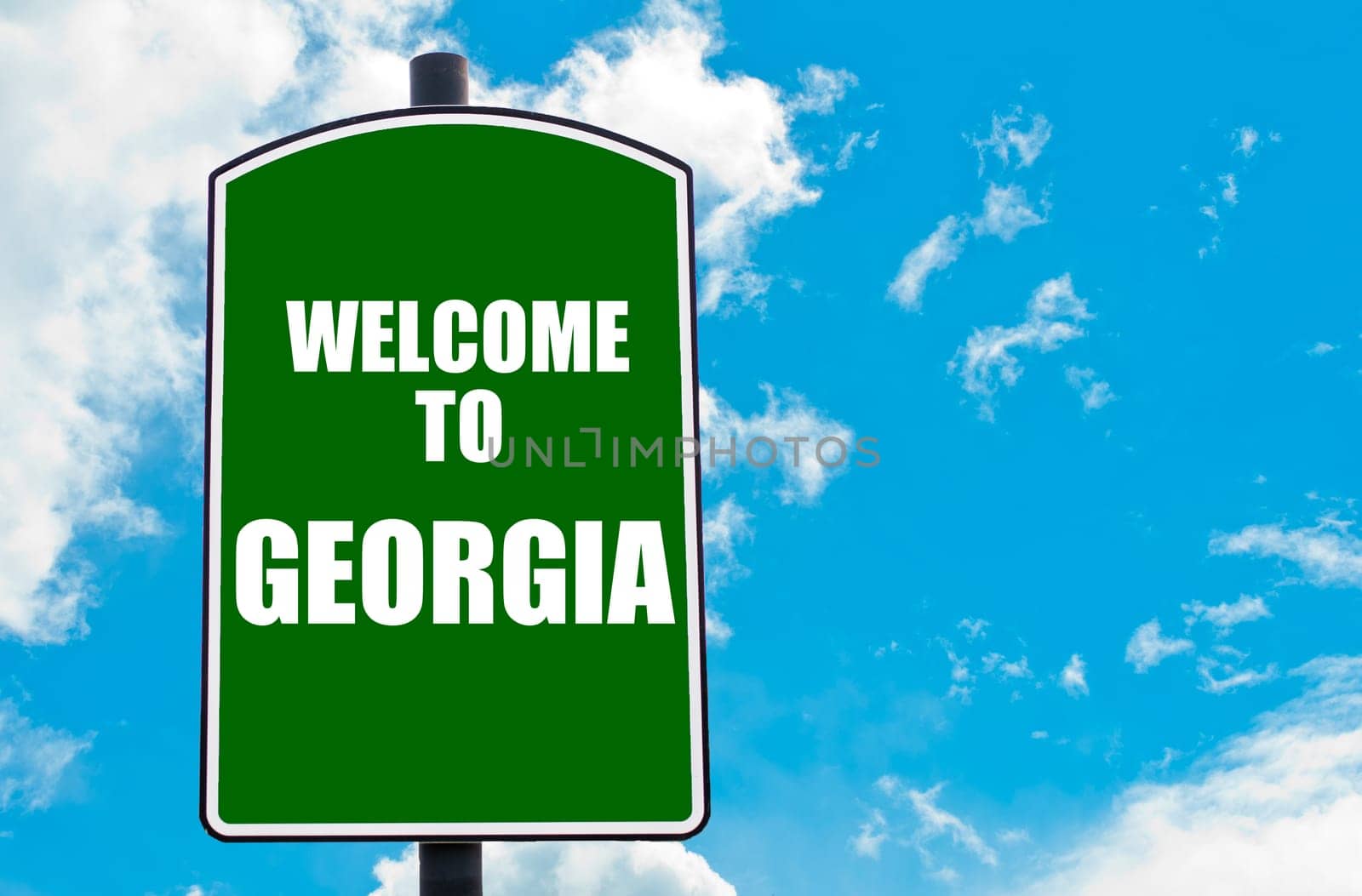 Green road sign with greeting message WELCOME TO ORLANDO isolated over clear blue sky background with available copy space. Travel destination concept  image
