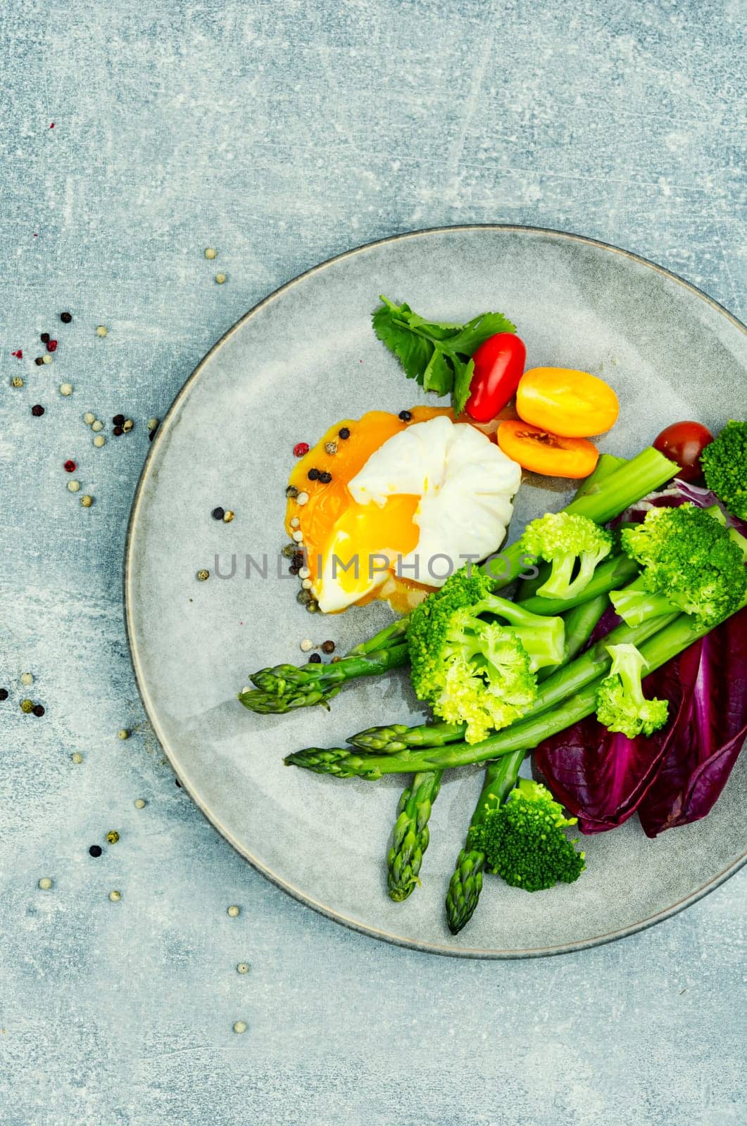 Diet salad with asparagus, poached egg and lettuce, tomato.