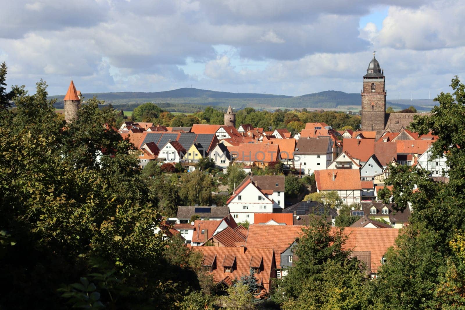 Blick vom Burgberg auf die historische Altstadt von Grebenstein mit der evangelischen Liebfrauenkirche, Deutschland, Hessen