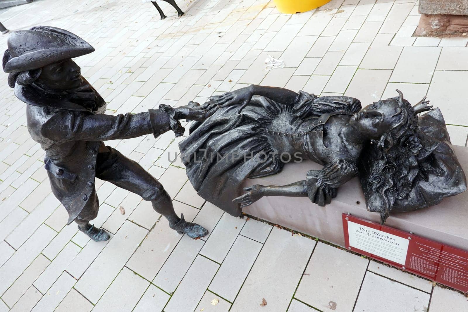 Denkmal zum Märchen von Dornroeschen am Marktplatz in der historischen Altstadt, Hessen, Deutschland, Dornroeschenstadt Hofgeismar