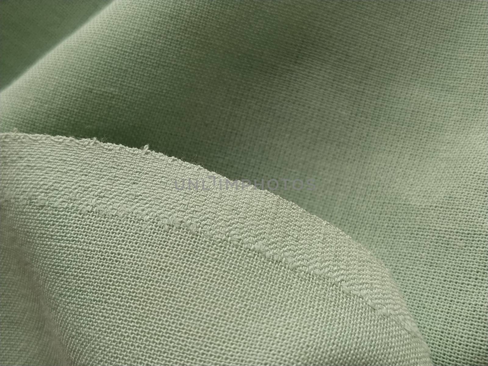 A narrow strip along the fractional edge of the fabric along the warp threads, characterized by workmanship. Weft thread that braids the edges of the fabric. A strip on a piece of material.