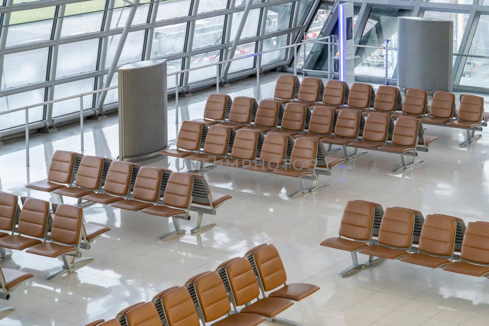 Table without people sitting in the terminal