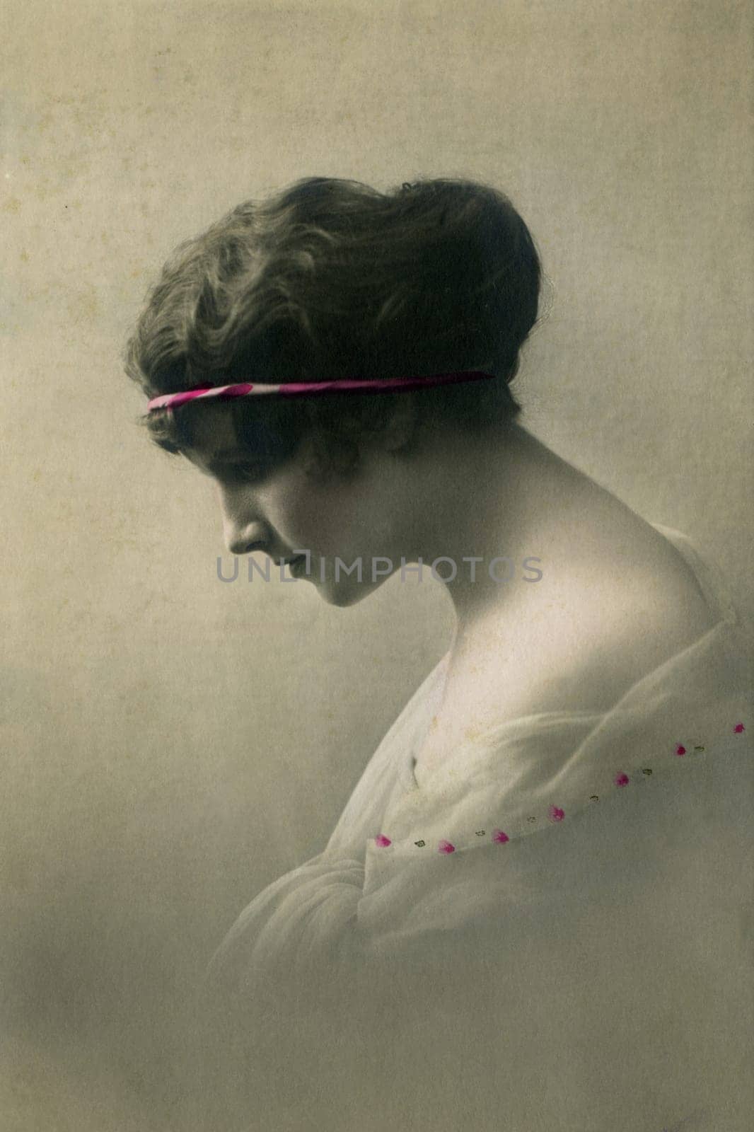 Vintage portrait of a young girl. The shot was taken around 1914.