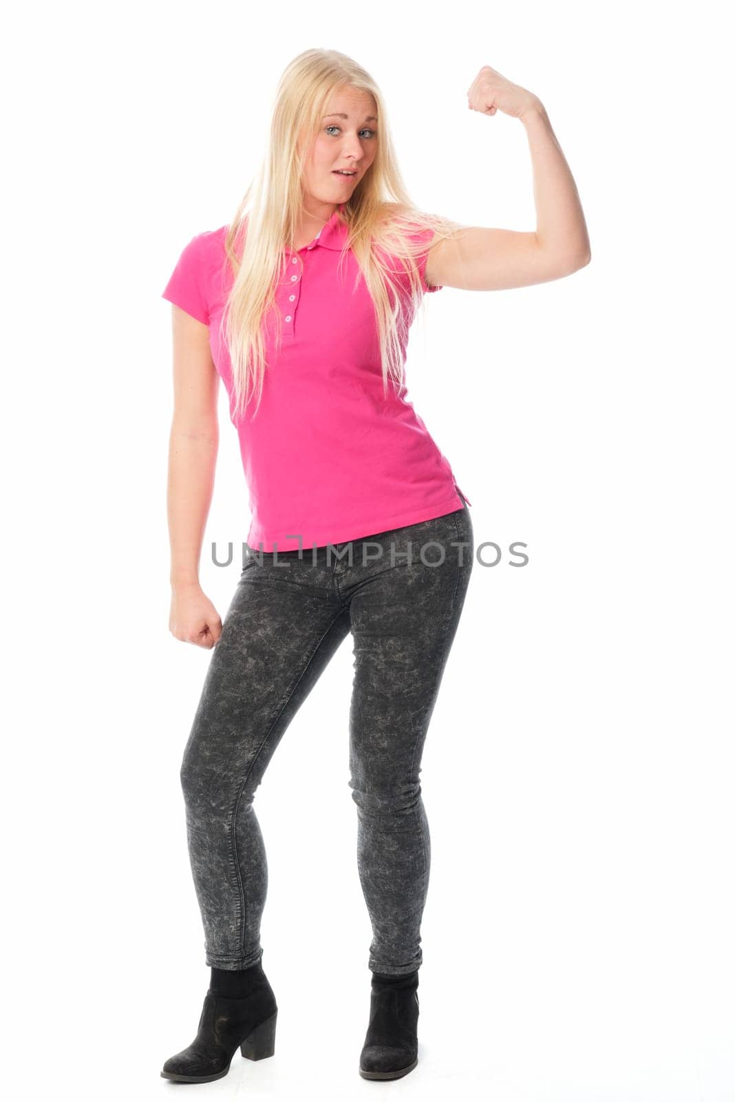 Young woman shows iher muckis