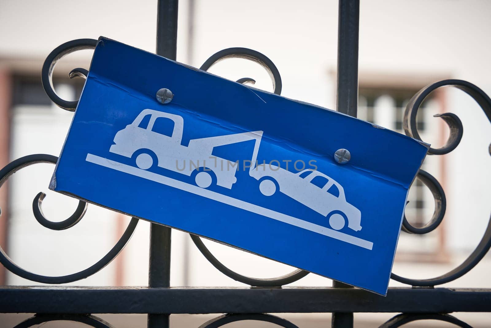 Warning sign indicating no parking at the gate to a private property in France
