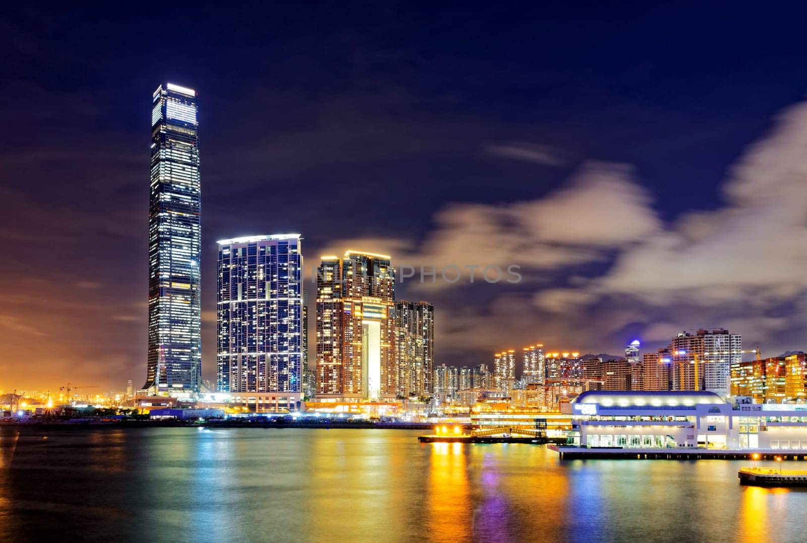 hong kong office buildings in finance zone