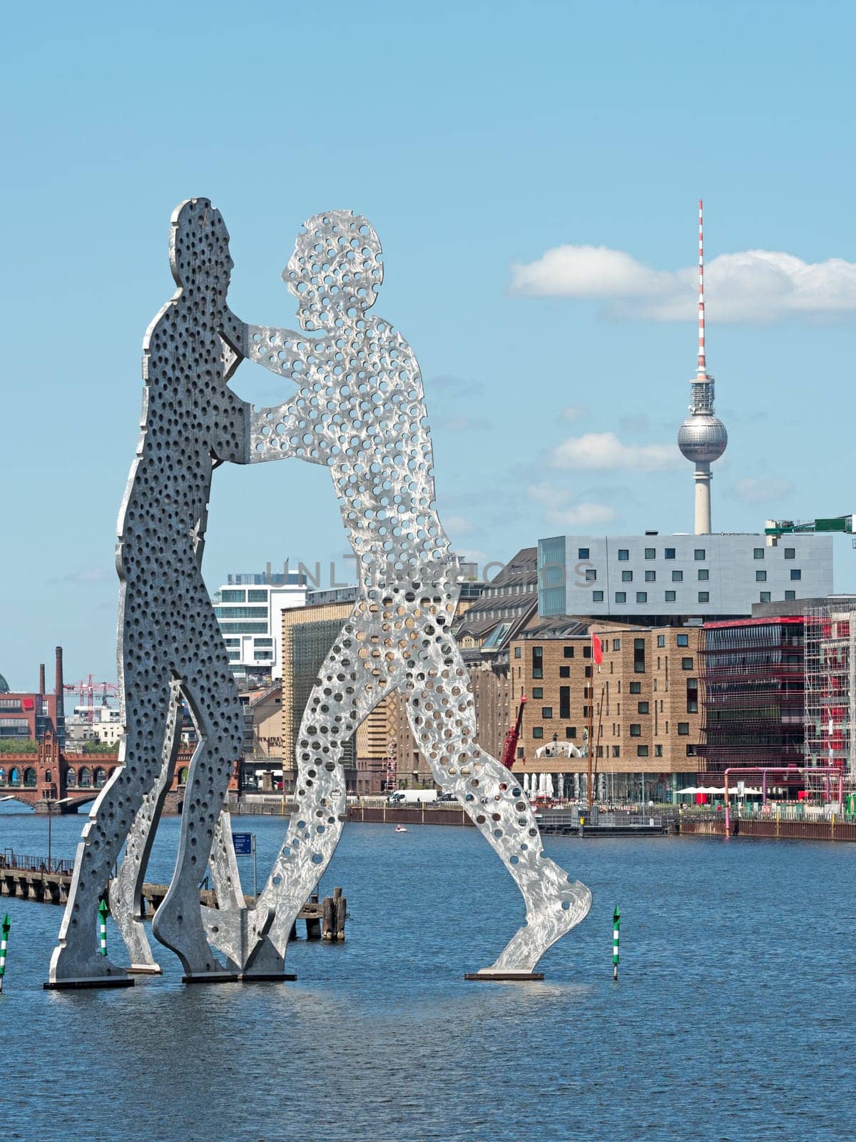Sculpture Molecul Man in the Spree