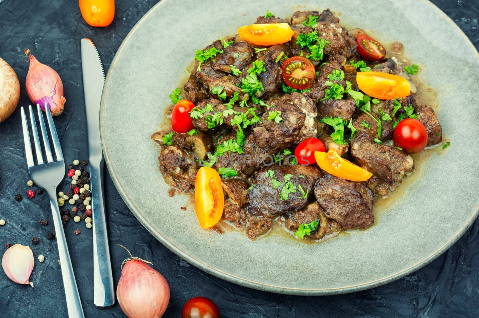 Chicken liver stewed with mushrooms and tomatoes. Georgian recipe