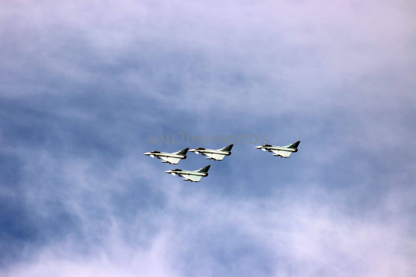 Eurofighter-Formation des Taktischen Luftwaffengeschwader 31  Boelcke Nörvenich beim Trainingsflug, Nordrhein-Westfalen, Deutschland