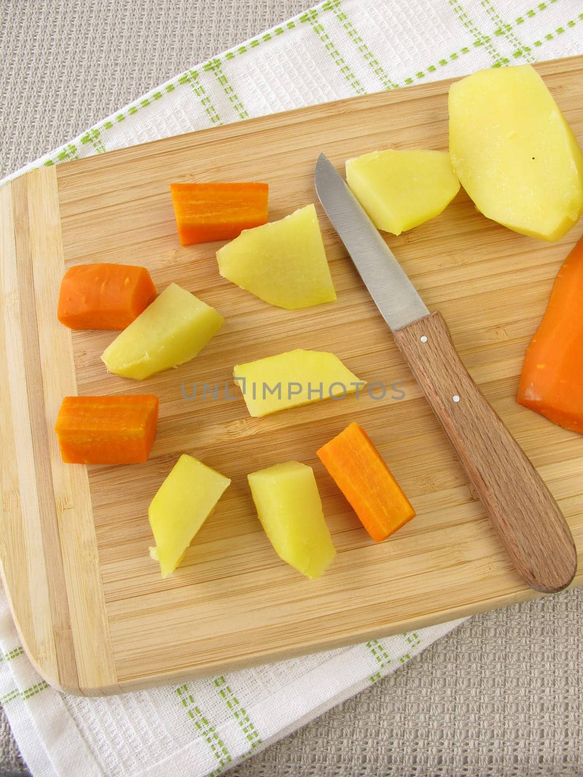 Preparation of finger food from vegetables for babies