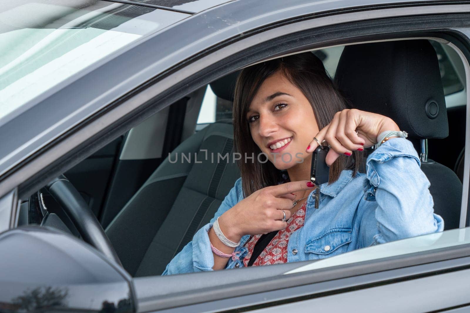 pretty young brunette driving a car