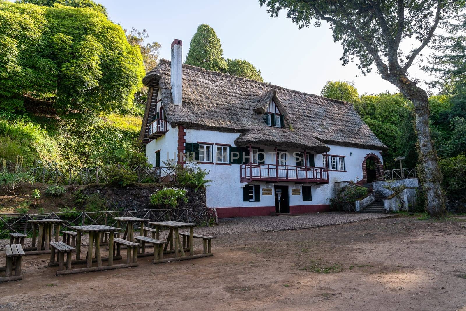 Touristic historic cottage 'the green boiler' in Santana, Madeira, with a straw roof.