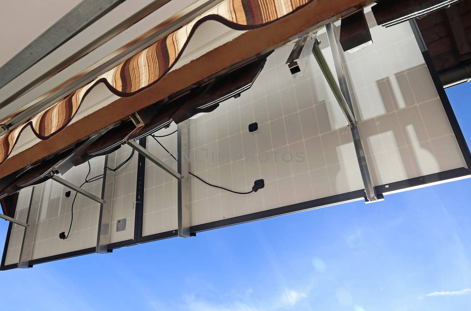 A balcony power plant is also suitable for older houses. The bottom of solar panels on a balcony
