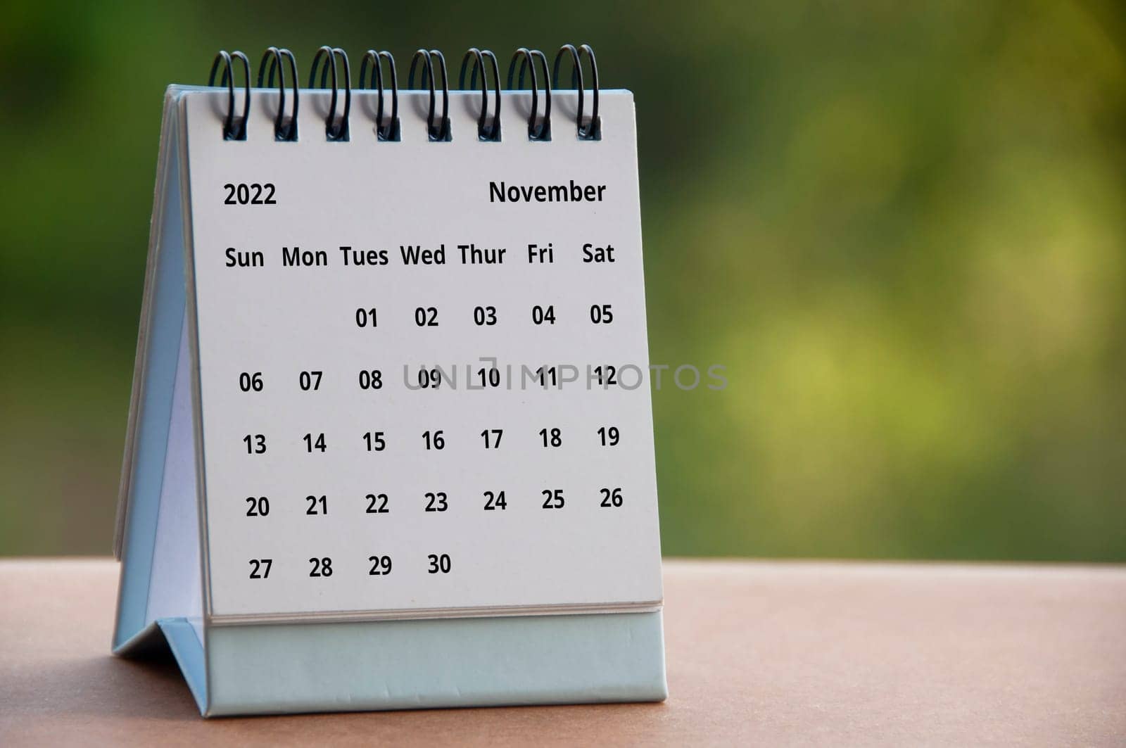 November 2022 calendar with customizable space for text or ideas. Copy space.