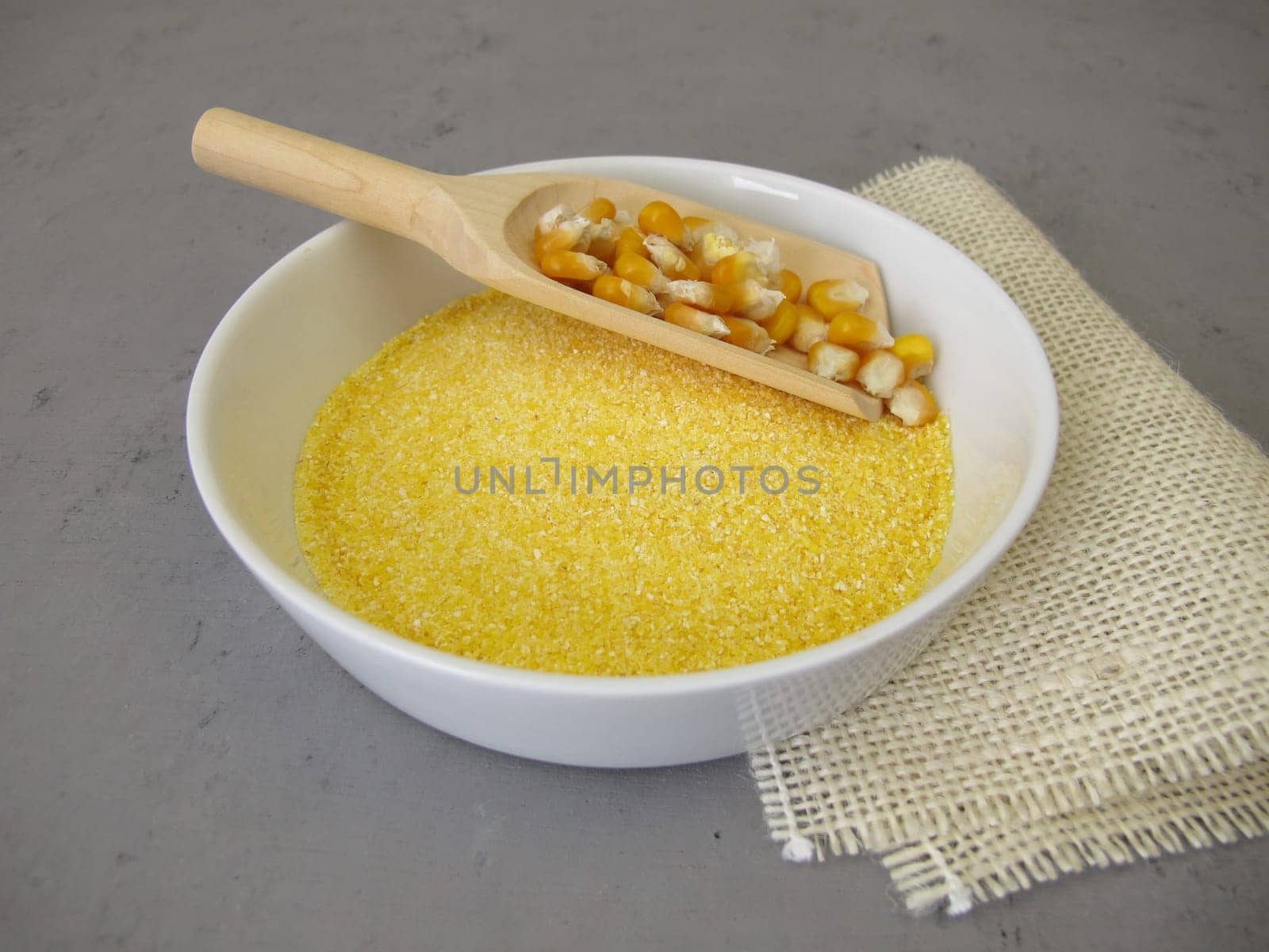 Corn semolina in a shallow bowl and maize kernels