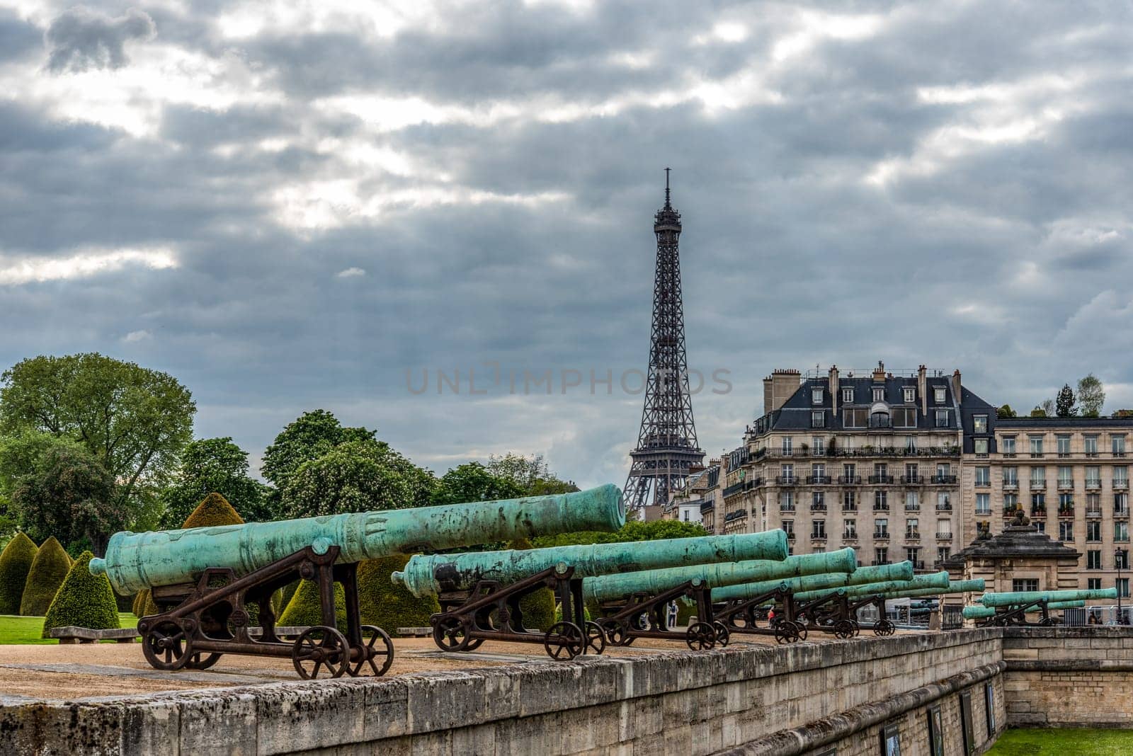 Canons at the Military Museum in Paris, the Eiffel tower in the background, France