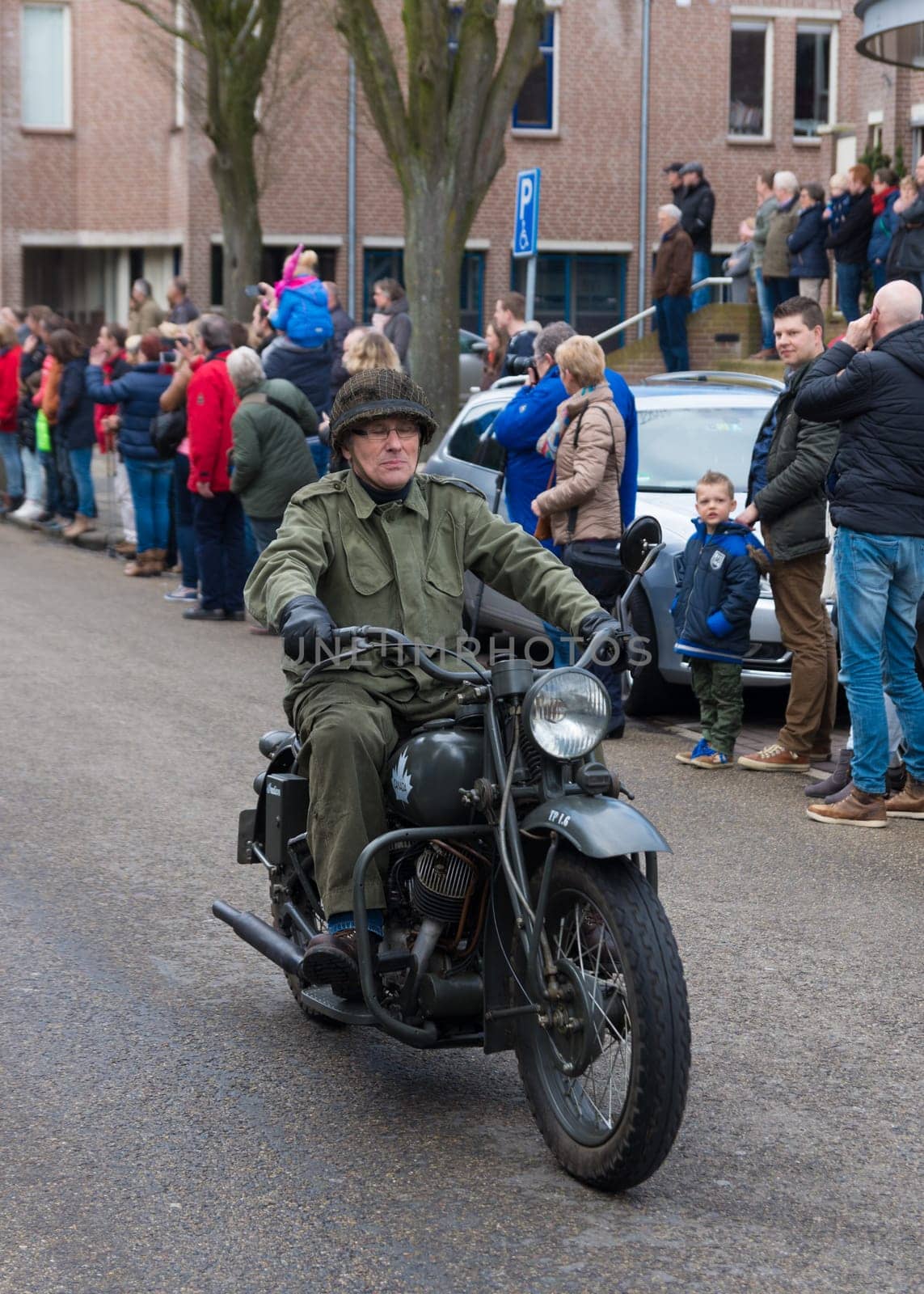 Military parade by "keep them rolling"", a foundation who maintains military vehicles with the purpose of keeping the 2nd WW memories alive"
