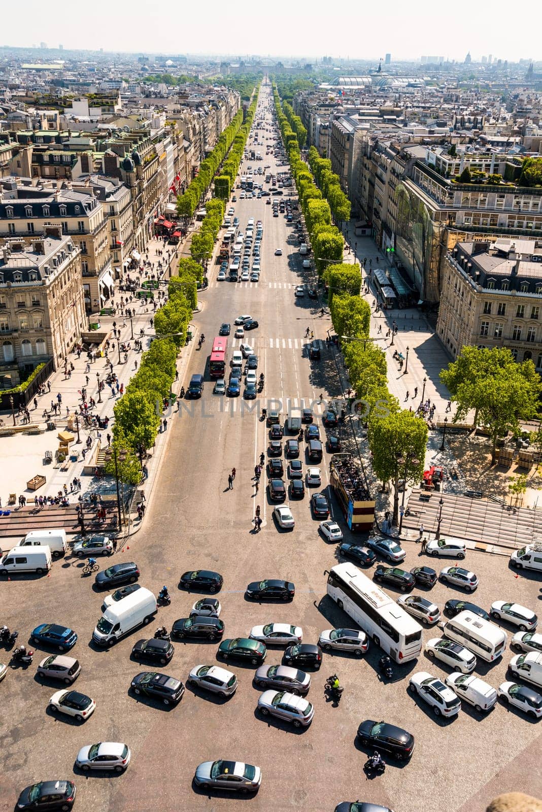 Traffic at the Place Charles de Gaulle in Paris, France