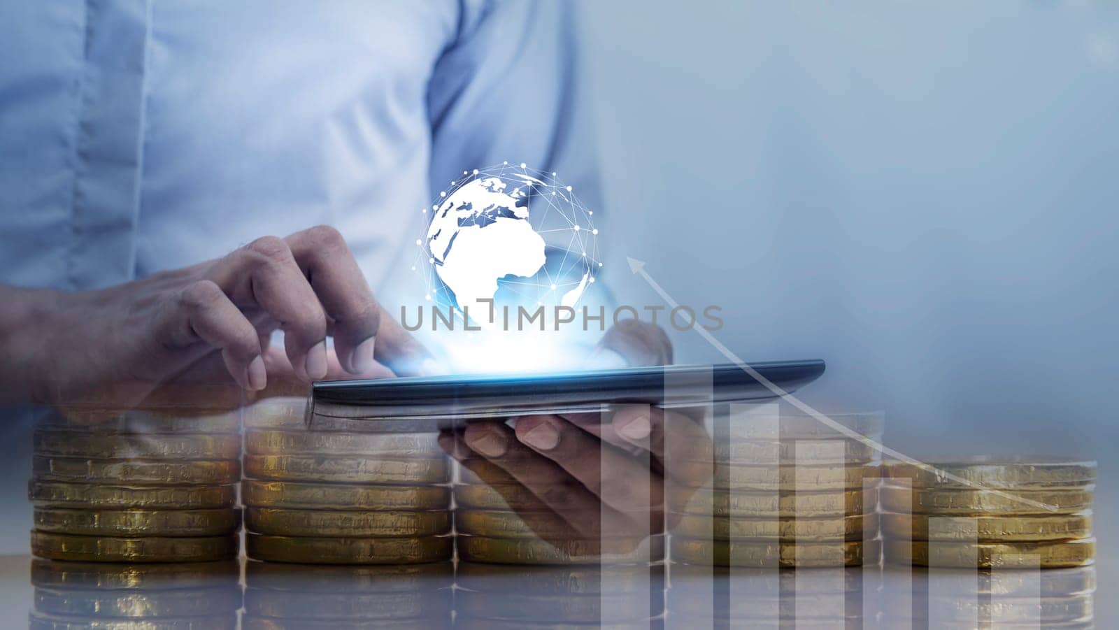 Investor online saving concept, Online Investment Savings, Online Stock Investors, Internet Financial Transactions, Save Monney for Investors Using Internet to Trade Stocks or Trade Fund