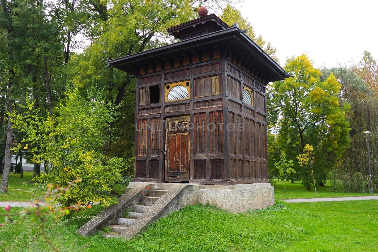 Banja Koviljaca, Serbia, Guchevo, Loznica, September 30, 2022. Rehabilitation center with sulfur and iron mineral waters. An old wooden house above a healing sulfur spring. Banja Koviljacha