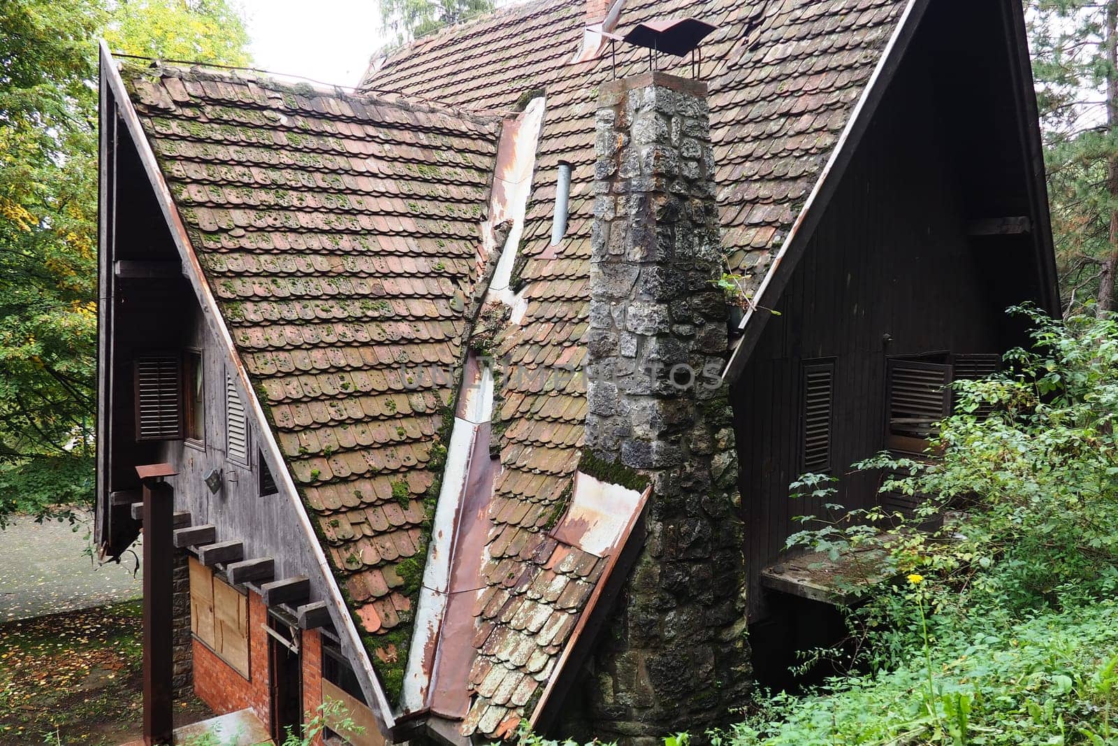 Banja Koviljaca, Serbia, Guchevo, Loznica, September 30, 2022. Rehabilitation center with sulfur and iron mineral waters. An old wooden restaurant on the terraces of the park. Three springs