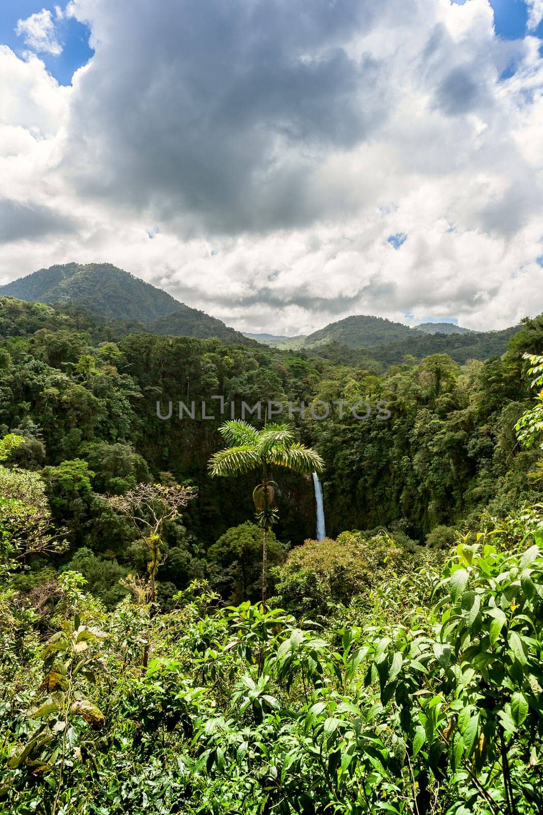 The hills and mountains in Costa Rica