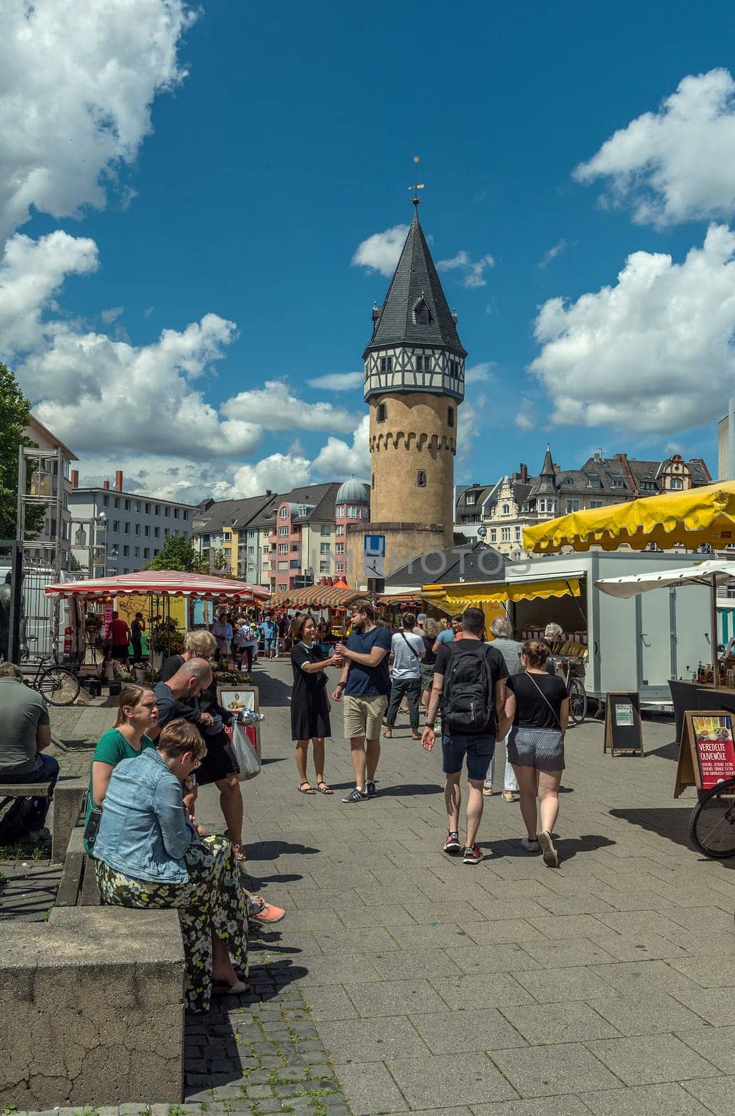 Bockenheimer fruit and vegetable market, weekly market on the Bockenheimer Warte, Frankfurt, Germany