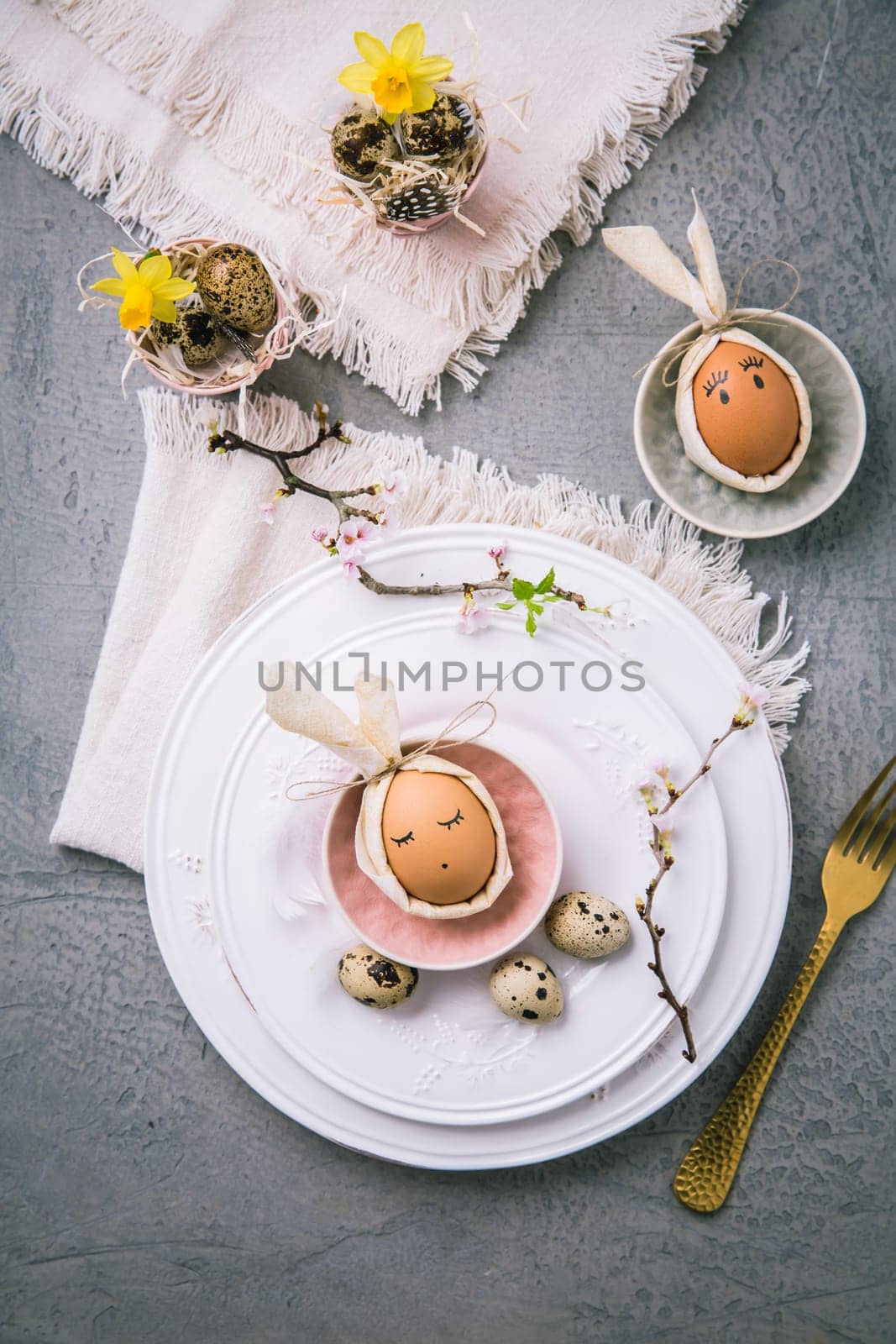 Easter plate setting, Easter dining table