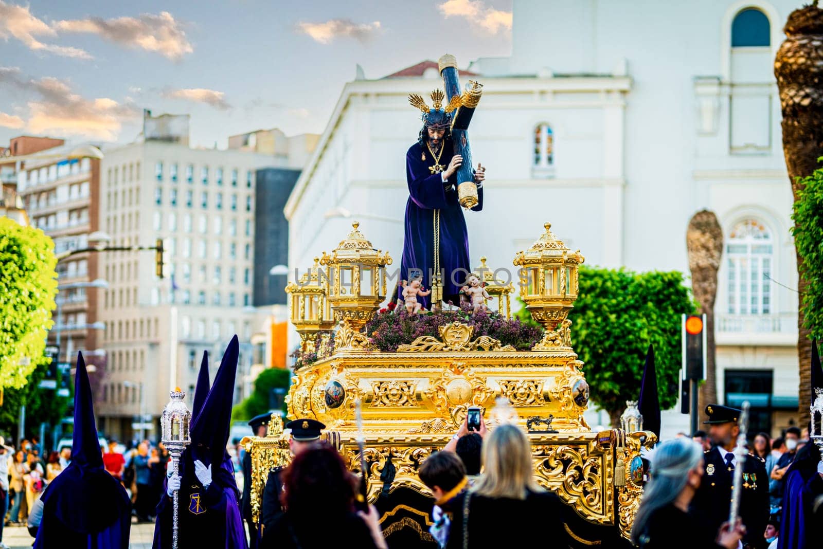 Divine Procession: the Magnificence of Christ of the Thorn in Badajoz's Holy Week