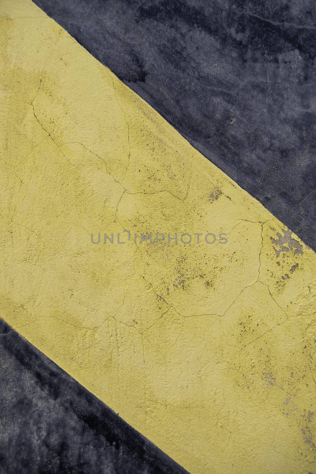 Marking and information line detail on a highway