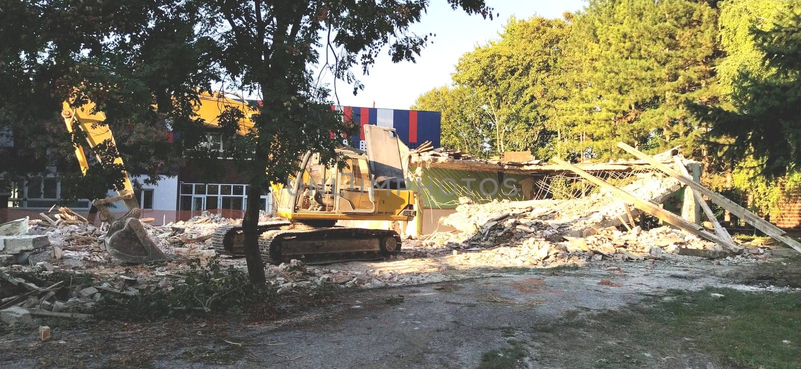 Sremska Mitrovica, Serbia, 13 August 2020. Dismantling and demolition of the old school named after Jovan Popovic. Pieces of concrete, rebar are hanging. Bulldozers are breaking down walls