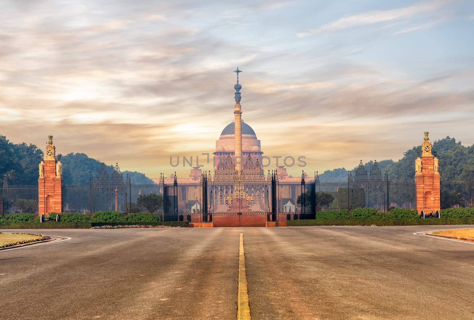 Rajpath boulevard and Rasthrapati Bhawan, the Presidential palace, Delhi, India.
